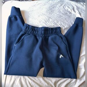 Alphalete heavyweight cuffed jogger - navy